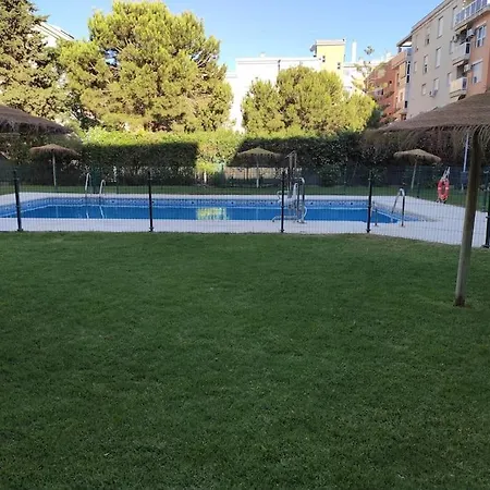 Teatinos Pool 公寓